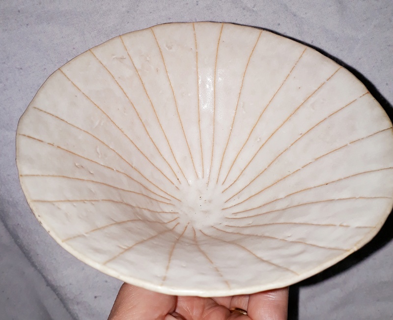 Rie-inspired footed bowl with incised decoration, mystery mark! 20170613