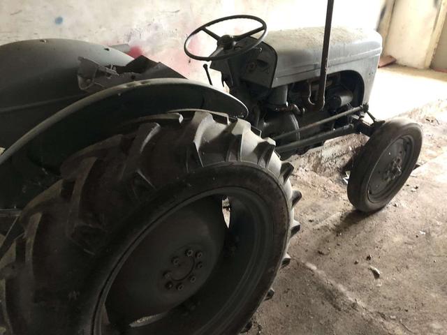 11 CARCASSONNE : vente aux enchères de tracteurs anciens le 26 MAI 2018 1949
