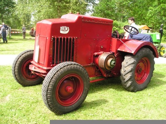 BRONS : un tracteur ancien fabriqué en Hollande 231