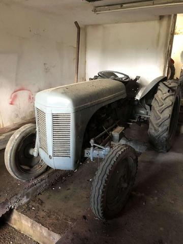 11 CARCASSONNE : vente aux enchères de tracteurs anciens le 26 MAI 2018 23115