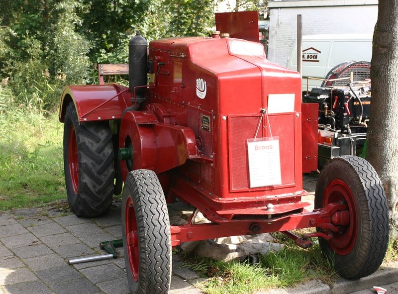 BRONS : un tracteur ancien fabriqué en Hollande 321