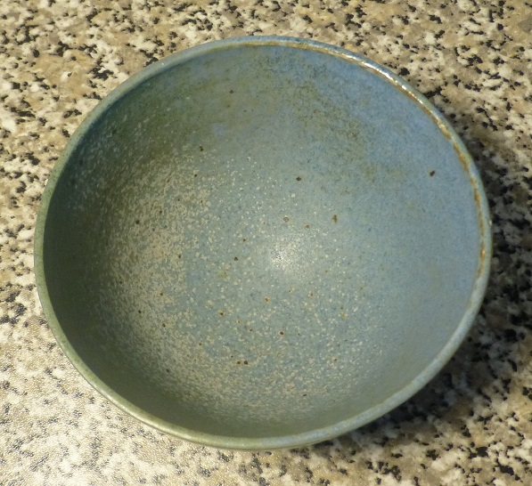 Speckled Bowl - No idea about the mark looks like oe P1080816