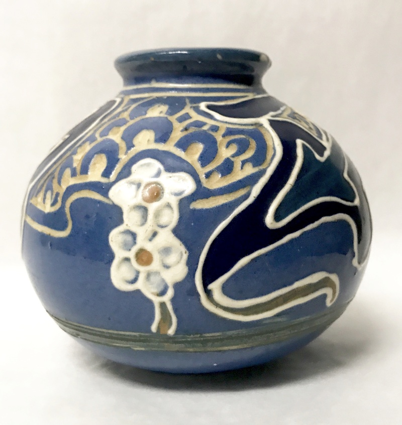 Help identifying maker of arts and crafts vase Img_8113