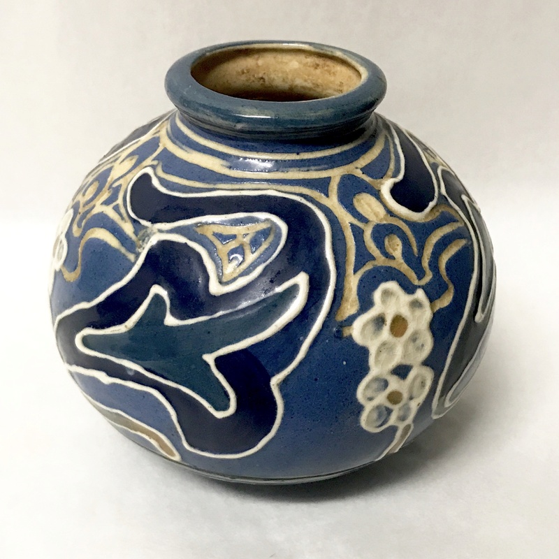 Help identifying maker of arts and crafts vase Img_8114