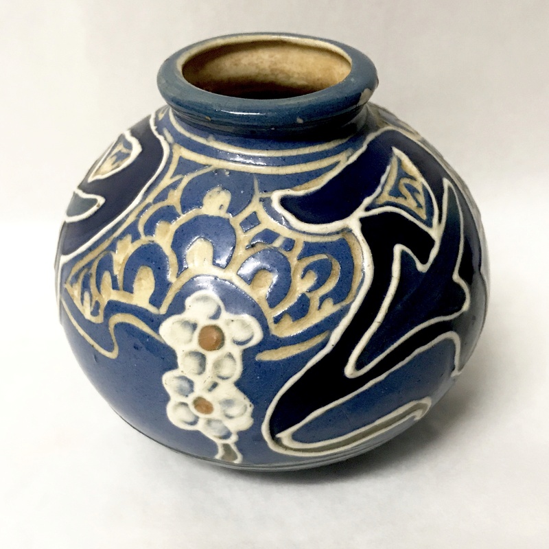 Help identifying maker of arts and crafts vase Img_8115