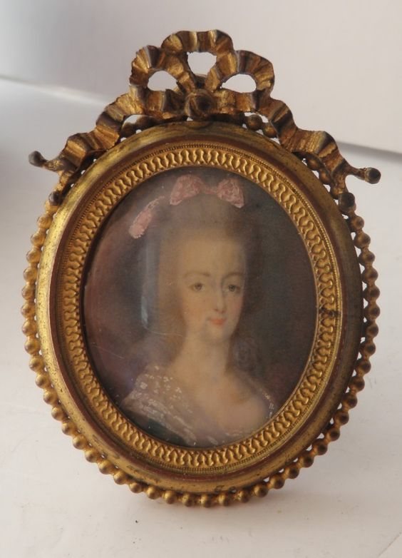 Portrait inconnu de Marie-Antoinette ? - Page 2 Fe010c10