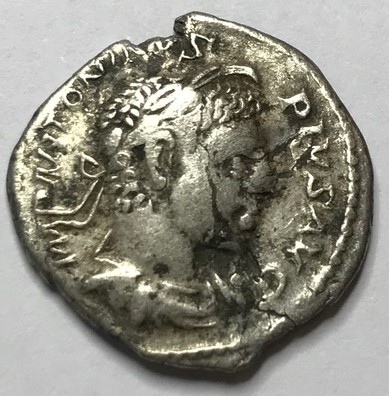 Denario falso de época. moneda híbrida con anverso de Heliogábalo y reverso de Alejandro Severo. Img_5210