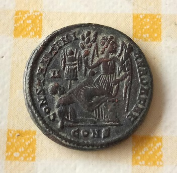 AE3 de Constantino I. CONSTANTINIANA DAFNE. Constantinopla 6a81