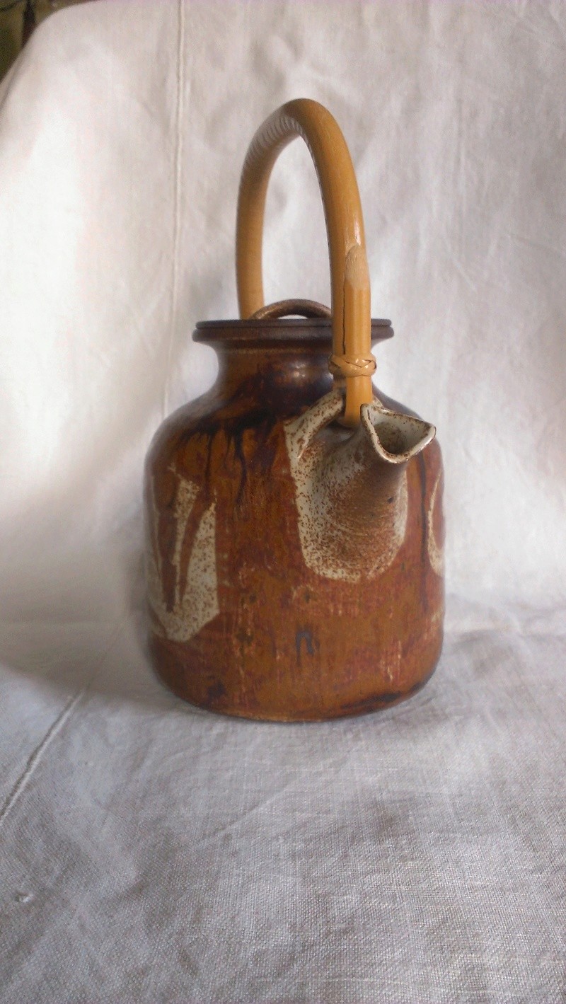 Fine cane handle studio teapot - indistinct signature any idea? Imag2813