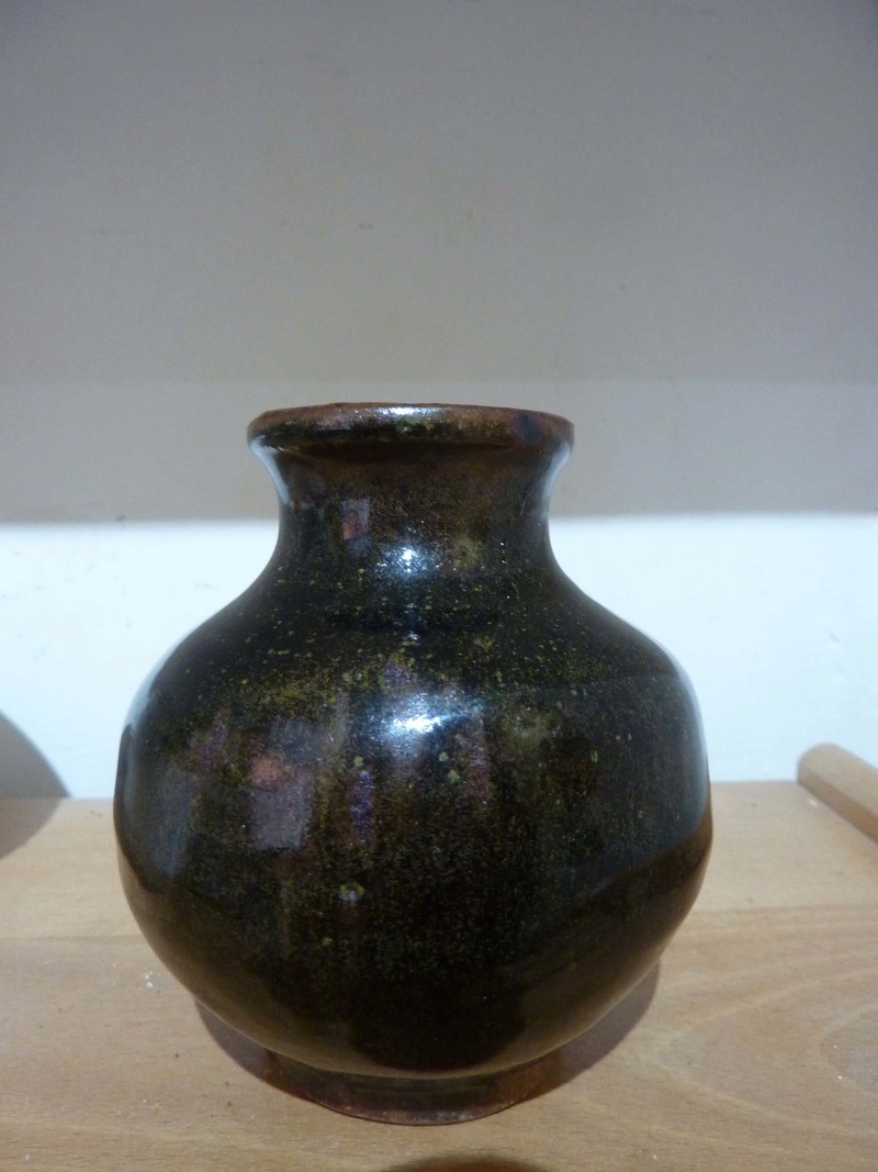 Small vase with unidentified signature. 004_co10