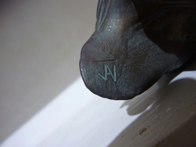 bird figurines with unknown mark 00612