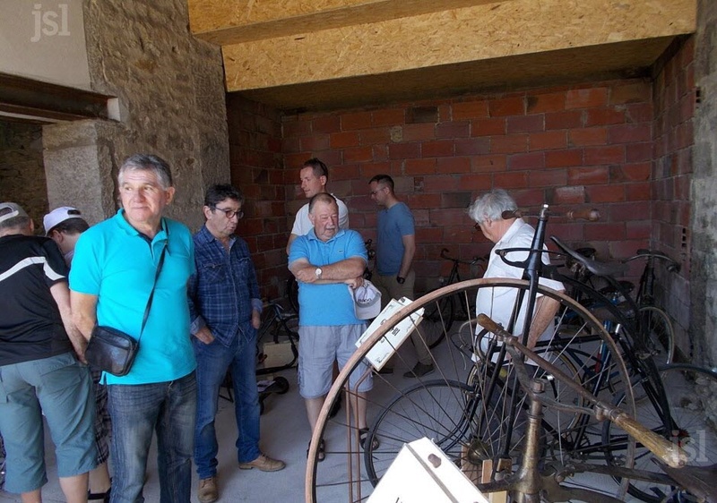 71 - VENDENESSE-les-CHAROLLES : expo véhicules anciens Rm-pho21