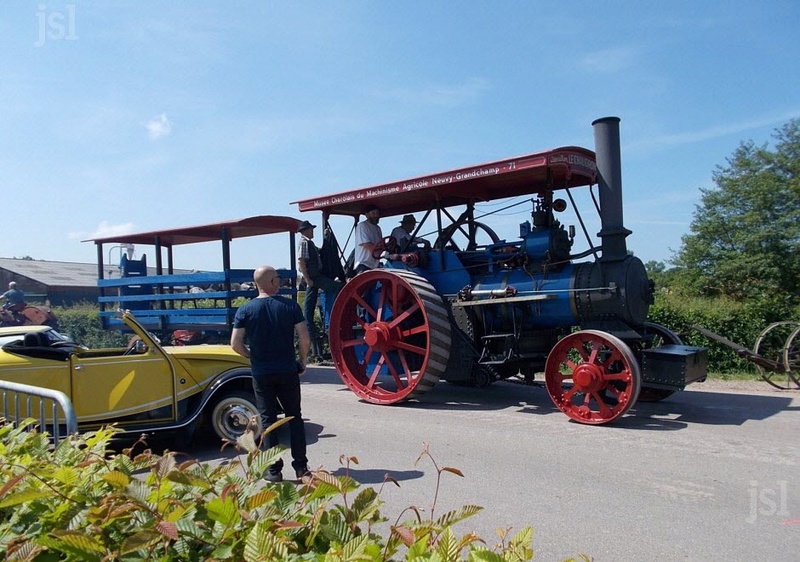 71 - VENDENESSE-les-CHAROLLES : expo véhicules anciens Rm-pho23