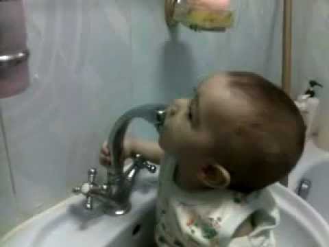 اتركى طفلك يشرب ماء الصنبور لهذا السبب Bg10