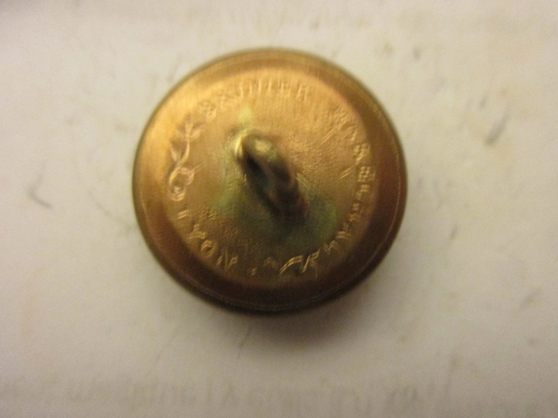 Voici un bouton dorè et bombè du 40éme de ligne second Empire d'officier Img_6033