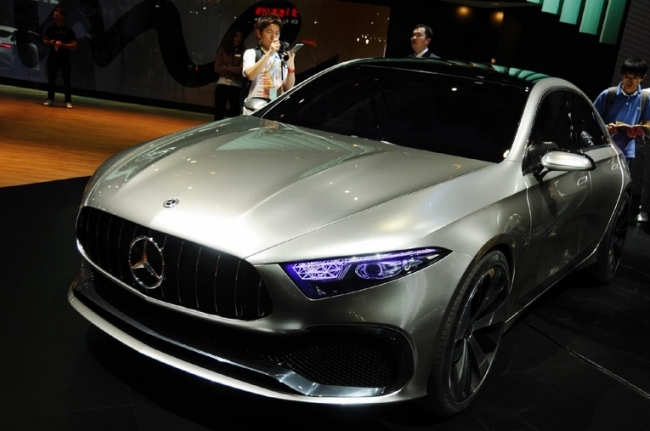 Novo Classe A mostra futuro tecnológico da Mercedes Tela410