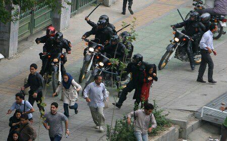 ايران:وسائل الاعلام الرسمية الايرانيه تصف التظاهرات... 09e35010
