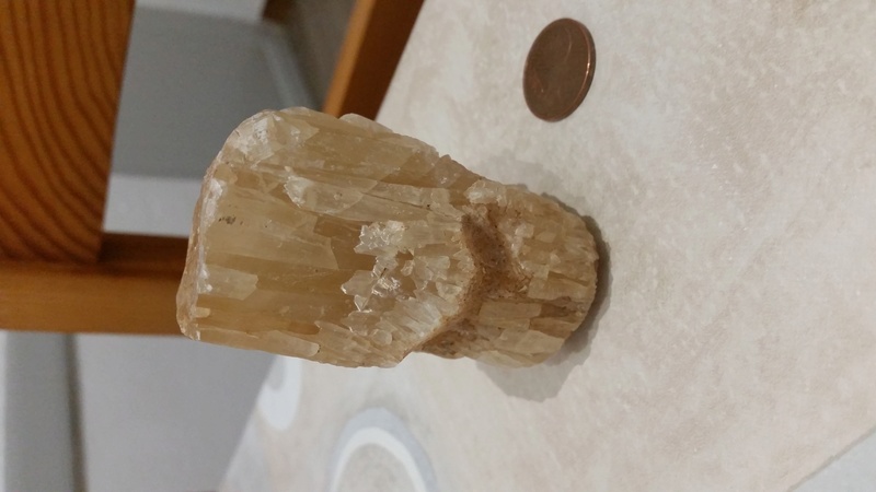 Identification d'une pierre avec des cristaux 20171212
