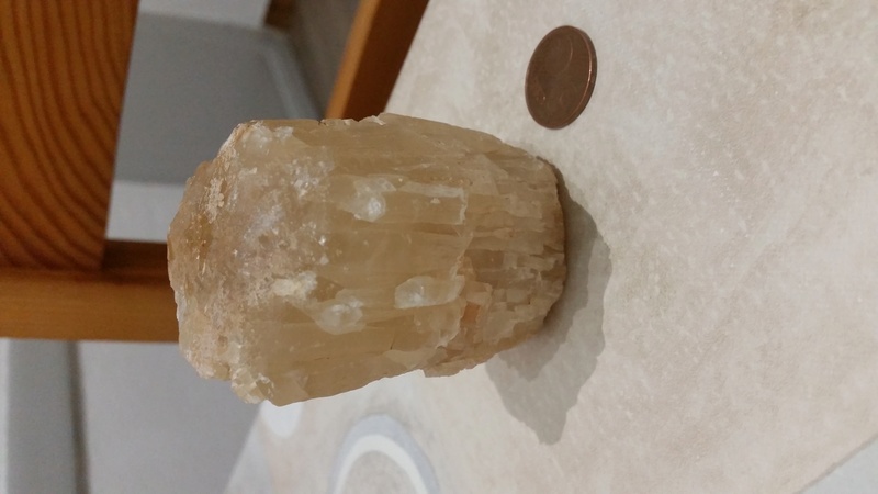 Identification d'une pierre avec des cristaux 20171213