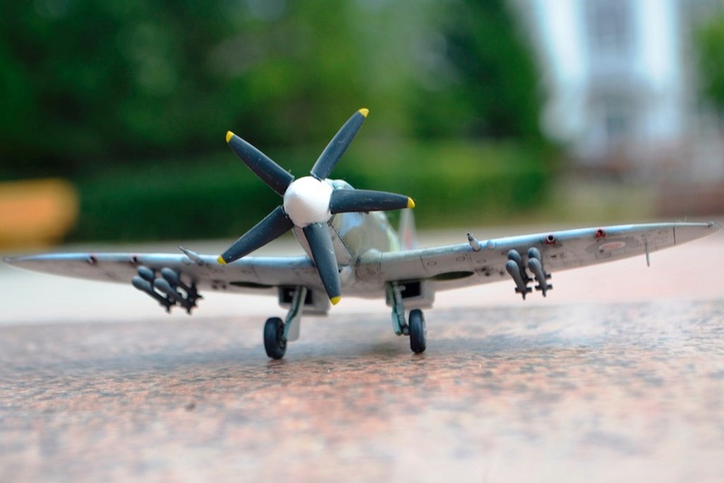 Spitfire MK XIVc Academy. 1/72 110