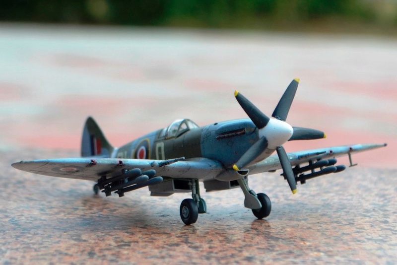 Spitfire MK XIVc Academy. 1/72 510