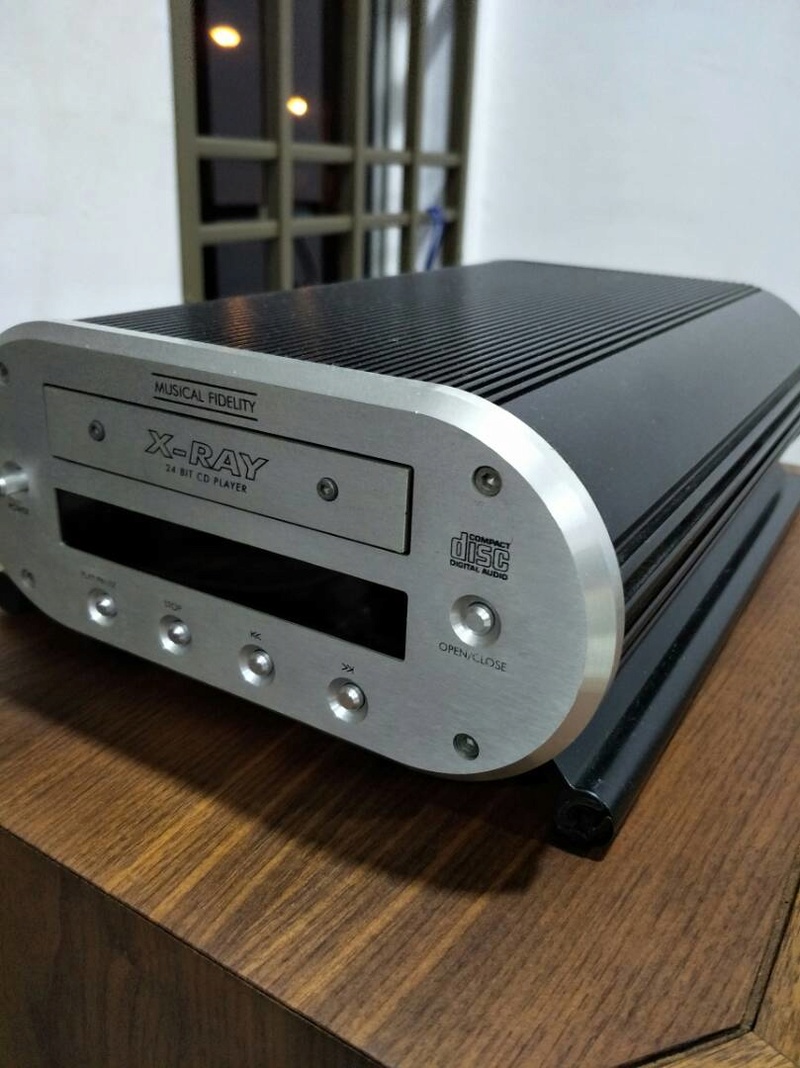 Musical fedelity  X-ray CD player 24 bit (used) Whatsa11
