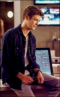 Grant Gustin  14528211