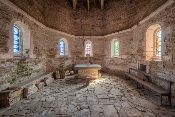 Ma venue dans la chapelle de la commanderie de Rugney... Locati11