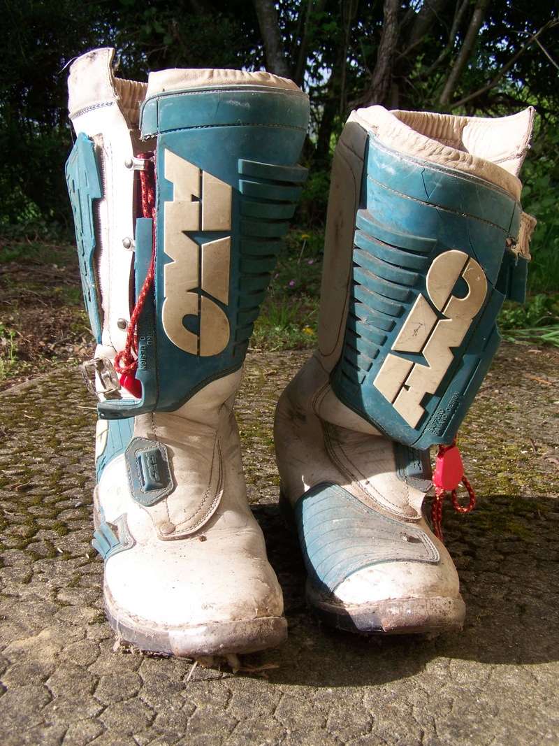 Bottes en stock ? Casqu ' il y a encore ? 261