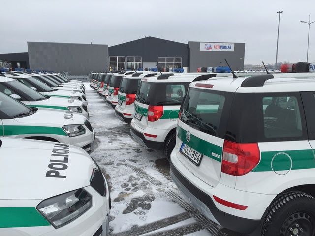 Los coches de policía en Hungría son... Polici15
