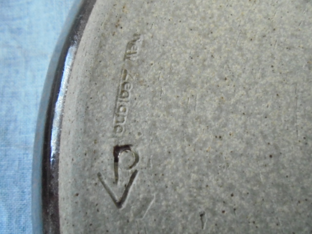 pottery - Burnay Pottery stamp (Peter & Trudes Vendelbosch)   Dsc01813