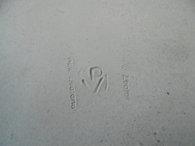 Burnay Pottery stamp (Peter & Trudes Vendelbosch) Dsc01815