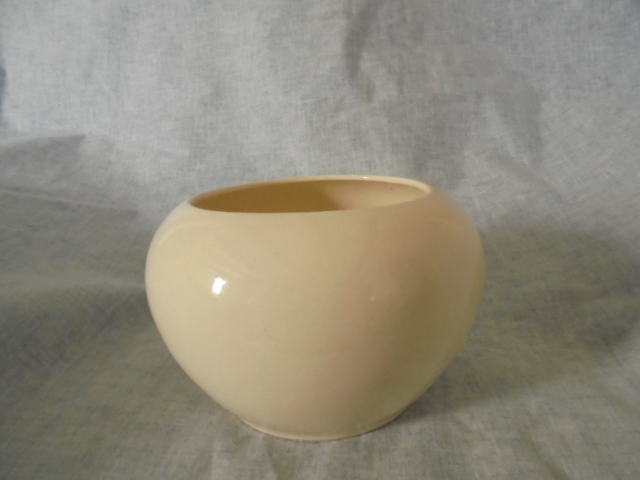 Hand Ceramics Putaruru - White bowl / vase Dsc02422