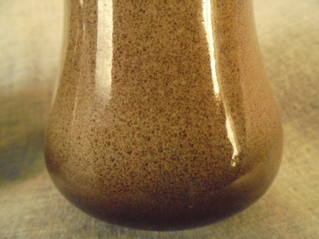 Temuka - Cobblestone Salt and pepper shaker Dsc02622