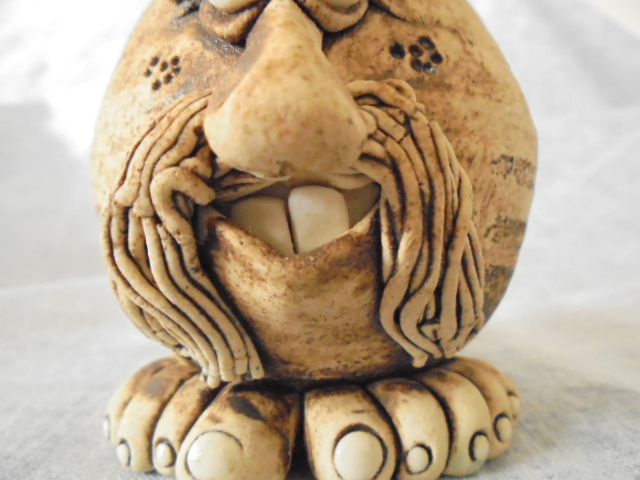 Carol Clelland - Quasi Craft Motueka pot with face Dsc02722
