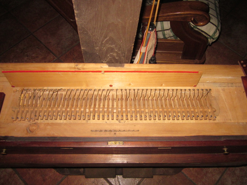 harmonium clergeau de construit en 1845 Img_0013