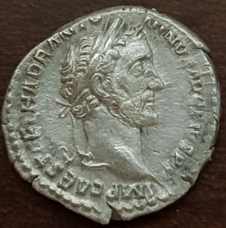 Denario de Antonino Pío.TR POT XV COS IIII. Fortuna estante de frente. Roma. Antoni14