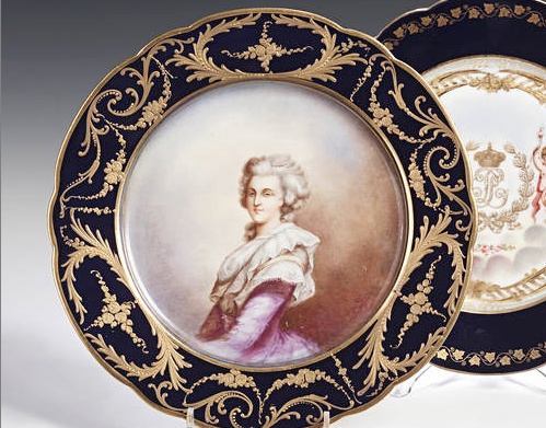 Représentations de Marie Antoinette sur assiettes et supports plats - Page 3 Dd0a8810