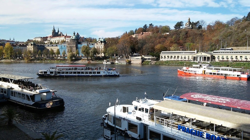 En visite à Prague pour l'impératrice Marie-Thérèse, l'empereur Joseph II, Marie-Thérèse Charlotte de France, le roi français Charles X et la famille française Rohan-Guémen,president France E. Macron. - Page 13 20181017