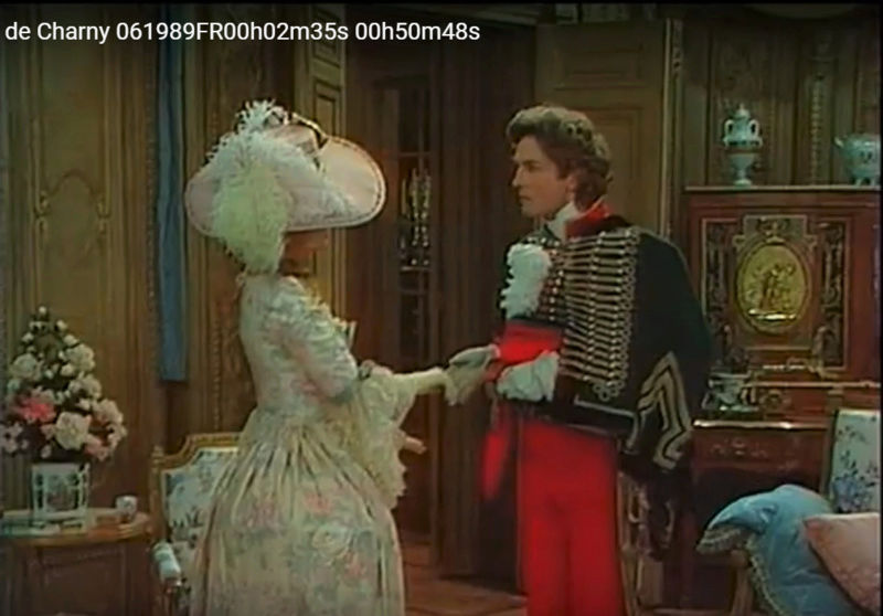 La Comtesse de Charny (Isabelle Guiard), Embrasse la main de la reine. Snyme288