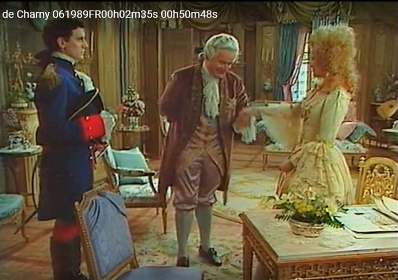 La Comtesse de Charny (Isabelle Guiard), Embrasse la main de la reine. Snyme295