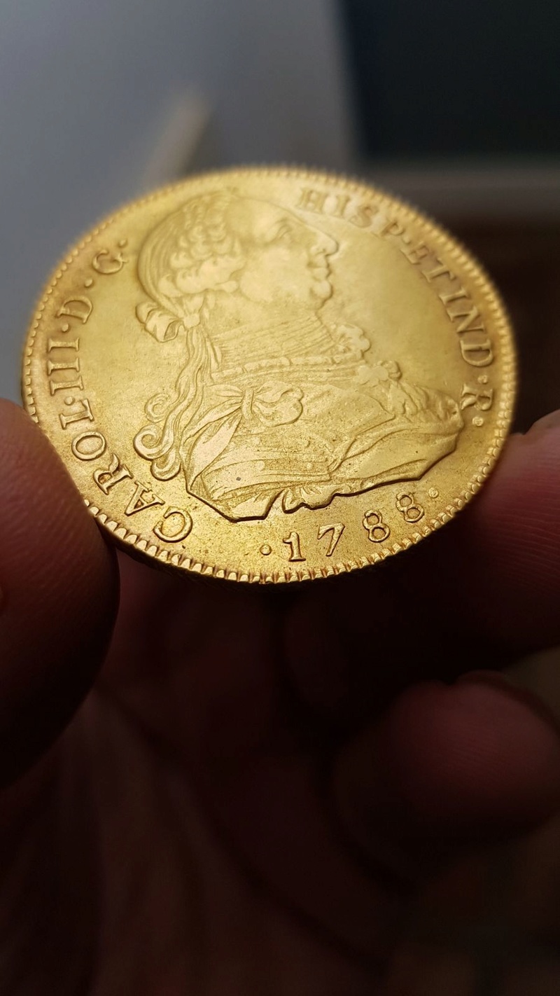 Moneda de 8 escudos de Carlos III B3c33010