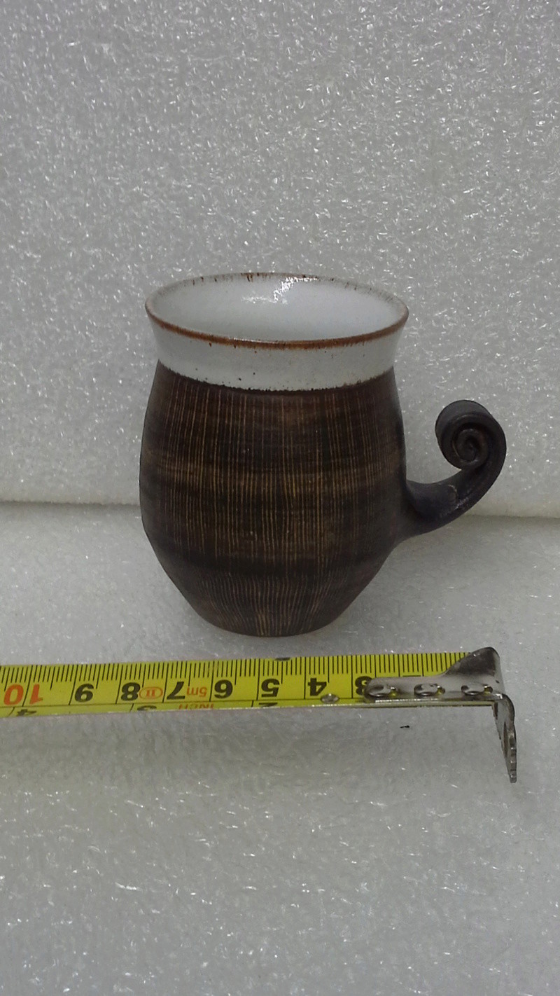 Pretty handled mug, help please! C3a5e710
