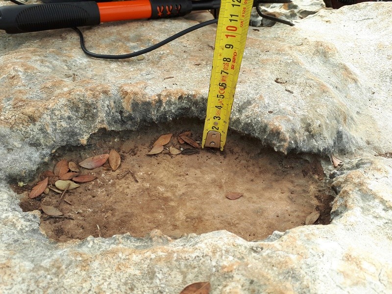 تحليل - تحليل اشارات على صخره في فلسطين Grave210