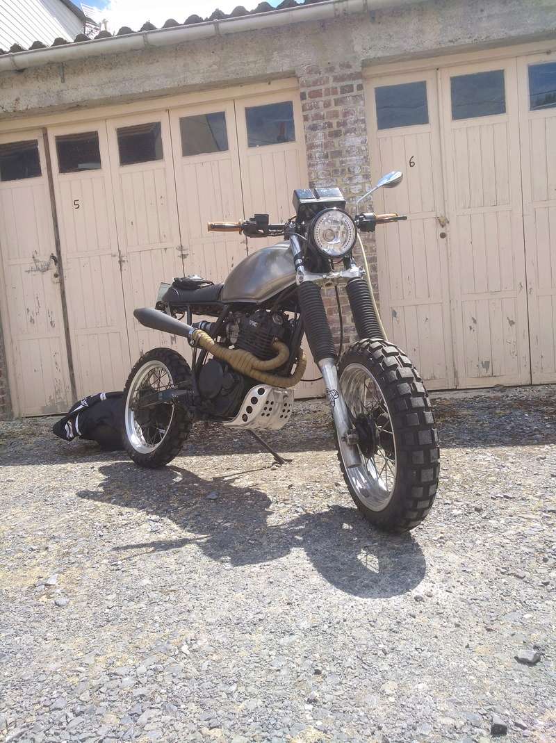 un petit jeune sur une r6 1999 Img_2015