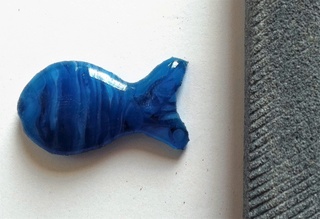 poisson bleu en verre opaque marbré par fusing Poisso21