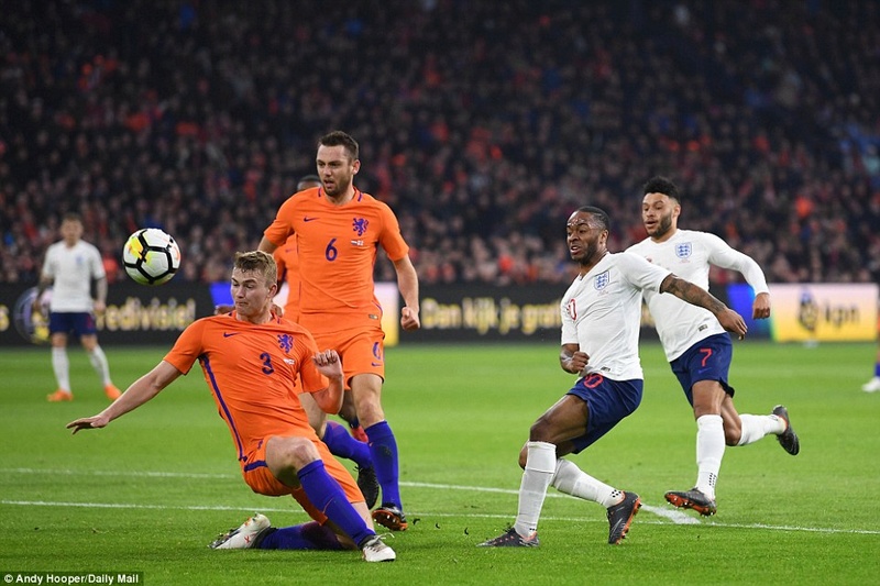 Holland 0-1 England: Jesse Lingard scored  4a7d8a10