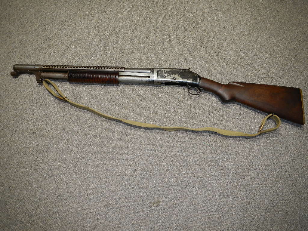 fusil modèle 1897 (M97) version Trench Gun utilisé au Canada 1a10