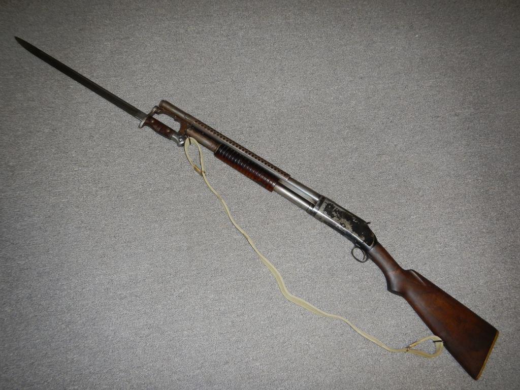 fusil modèle 1897 (M97) version Trench Gun utilisé au Canada 211