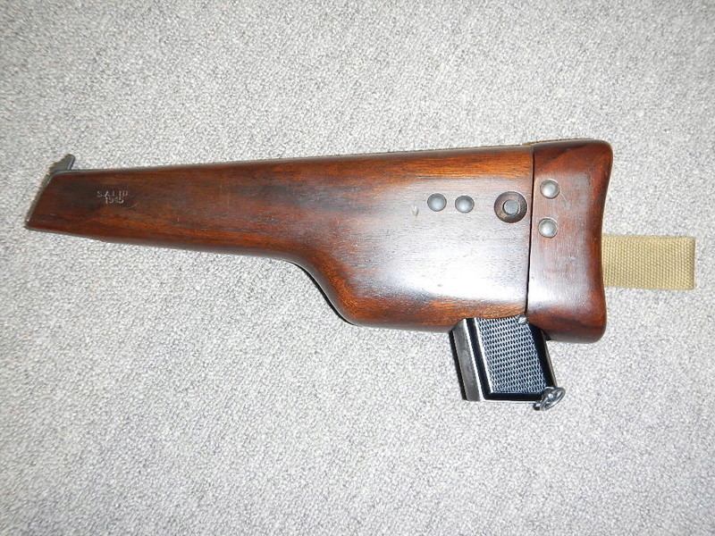 Pistolet  Browning GP No1 MK I* de fabrication canadienne et la crosse en bois Dscn2410